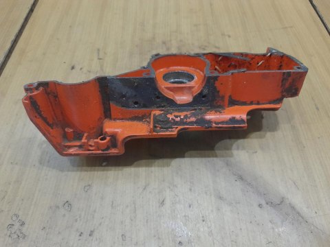 HUSQVARNA 50 KARTER OBUDOWA SILNIKA POŁÓWKA BLOK HUSQVARNA 50 KARTER OBUDOWA SILNIKA POŁÓWKA BLOK