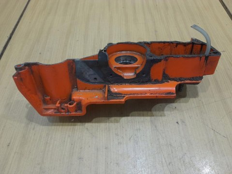 HUSQVARNA 50 KARTER OBUDOWA SILNIKA POŁÓWKA BLOK HUSQVARNA 50 KARTER OBUDOWA SILNIKA POŁÓWKA BLOK