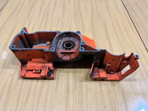 HUSQVARNA 50 KARTER OBUDOWA SILNIKA POŁÓWKA BLOK HUSQVARNA 50 KARTER OBUDOWA SILNIKA POŁÓWKA BLOK
