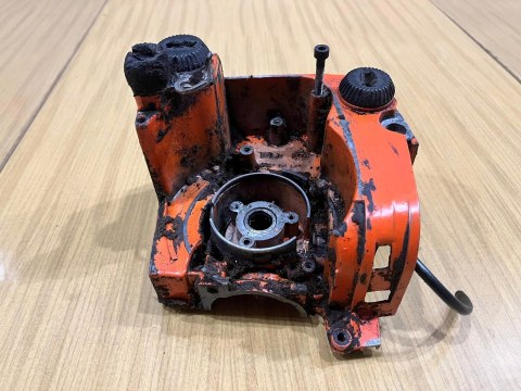 STIHL 011 AV KARTER OBUDOWA SILNIKA POŁÓWKA KORPUS STIHL 011 AV KARTER OBUDOWA SILNIKA POŁÓWKA KORPUS