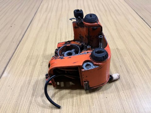 STIHL 011 AV KARTER OBUDOWA SILNIKA POŁÓWKA KORPUS STIHL 011 AV KARTER OBUDOWA SILNIKA POŁÓWKA KORPUS