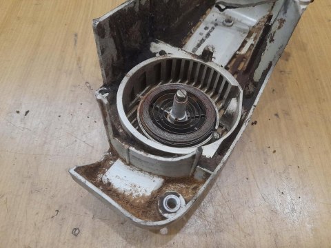 STIHL 012 AV OBUDOWA OSŁONA SZARPAK STARTER STIHL 012 AV OBUDOWA OSŁONA SZARPAK STARTER