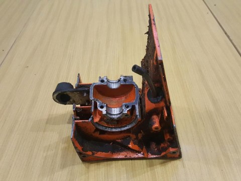 STIHL 015 AV KARTER OBUDOWA BLOK SILNIKA KORPUS STIHL 015 AV KARTER OBUDOWA BLOK SILNIKA KORPUS