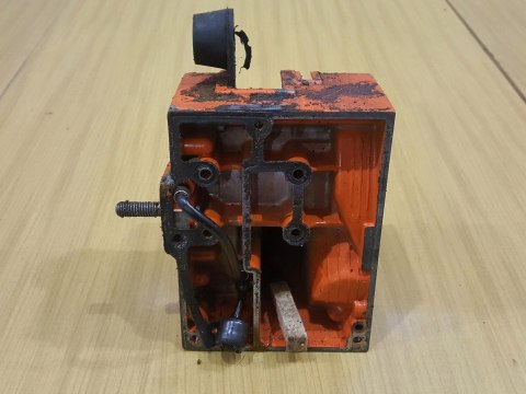 STIHL 015 AV KARTER OBUDOWA BLOK SILNIKA KORPUS STIHL 015 AV KARTER OBUDOWA BLOK SILNIKA KORPUS