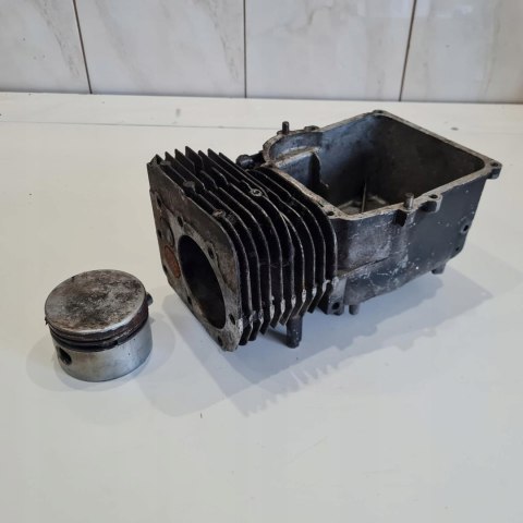 BRIGGS & STRATTON 4HP CYLINDER TŁOK KARTER OBUDOWA KORPUS BRIGGS & STRATTON 4HP CYLINDER TŁOK KARTER OBUDOWA KORPUS
