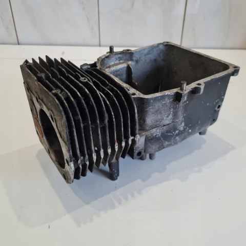 BRIGGS & STRATTON 4HP CYLINDER TŁOK KARTER OBUDOWA KORPUS BRIGGS & STRATTON 4HP CYLINDER TŁOK KARTER OBUDOWA KORPUS