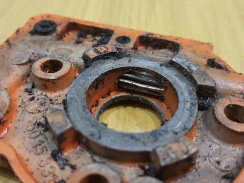 HUSQVARNA 44 POMPA POMPKA OLEJU OLEJOWA HUSQVARNA 44 POMPA POMPKA OLEJU OLEJOWA