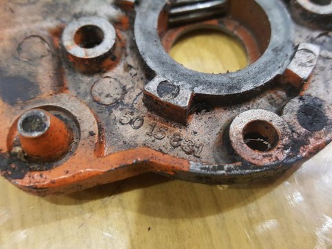 HUSQVARNA 44 POMPA POMPKA OLEJU OLEJOWA HUSQVARNA 44 POMPA POMPKA OLEJU OLEJOWA