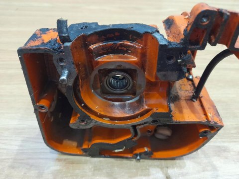 STIHL 010 AV KARTER OBUDOWA SILNIKA POŁÓWKA KORPUS STIHL 010 AV KARTER OBUDOWA SILNIKA POŁÓWKA KORPUS