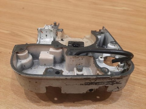 STIHL 010 AV KARTER OBUDOWA SILNIKA POŁÓWKA KORPUS STIHL 010 AV KARTER OBUDOWA SILNIKA POŁÓWKA KORPUS