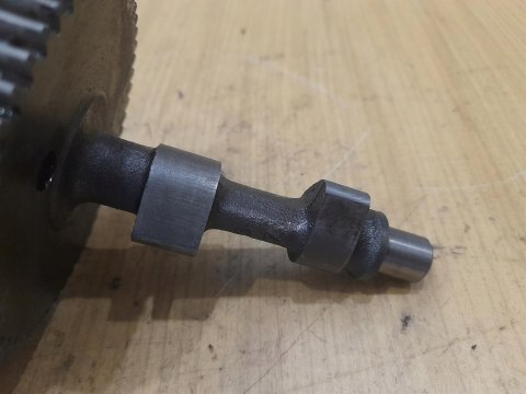 BOUYER 111 BRIGGS 5HP WAŁEK ROZRZĄDU BOUYER 111 BRIGGS 5HP WAŁEK ROZRZĄDU