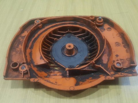 HUSQVARNA 343 FR OSŁONA OBUDOWA SZARPAKA STARTERA HUSQVARNA 343 FR OSŁONA OBUDOWA SZARPAKA STARTERA