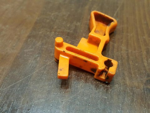 STIHL 009 010 011 012 DŹWIGNIA CIĘGNO PRZYCISK STIHL 009 010 011 012 DŹWIGNIA CIĘGNO PRZYCISK