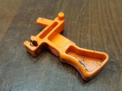 STIHL 009 010 011 012 DŹWIGNIA CIĘGNO PRZYCISK STIHL 009 010 011 012 DŹWIGNIA CIĘGNO PRZYCISK