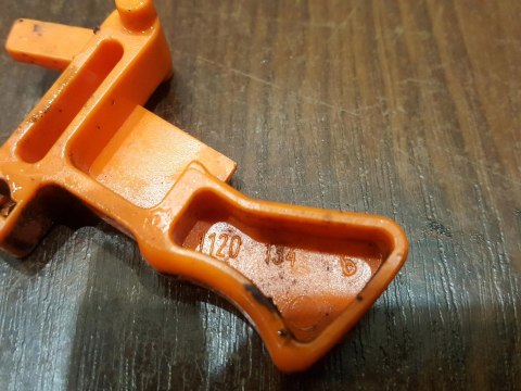 STIHL 009 010 011 012 DŹWIGNIA CIĘGNO PRZYCISK STIHL 009 010 011 012 DŹWIGNIA CIĘGNO PRZYCISK