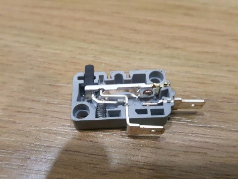 BOSCH ART 26-18 LI WŁĄCZNIK PRZEŁĄCZNIK BOSCH ART 26-18 LI WŁĄCZNIK PRZEŁĄCZNIK