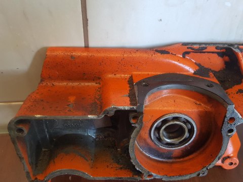 HUSQVARNA 281 XP KARTER POŁÓWKA OBUDOWA SILNIKA HUSQVARNA 281 XP KARTER POŁÓWKA OBUDOWA SILNIKA