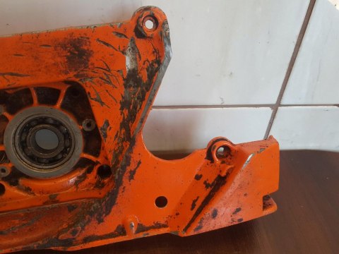 HUSQVARNA 281 XP KARTER POŁÓWKA OBUDOWA SILNIKA HUSQVARNA 281 XP KARTER POŁÓWKA OBUDOWA SILNIKA