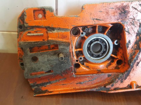 HUSQVARNA 281 XP KARTER POŁÓWKA OBUDOWA SILNIKA HUSQVARNA 281 XP KARTER POŁÓWKA OBUDOWA SILNIKA