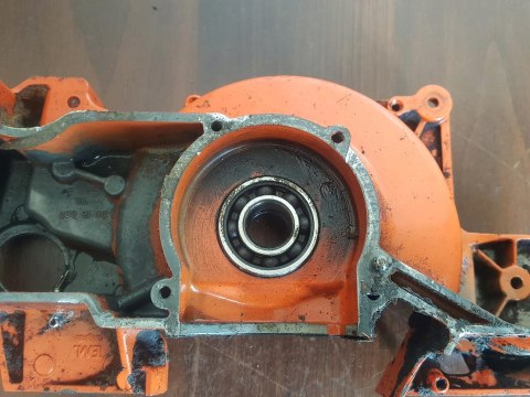 HUSQVARNA 281 XP KARTER POŁÓWKA OBUDOWA SILNIKA HUSQVARNA 281 XP KARTER POŁÓWKA OBUDOWA SILNIKA