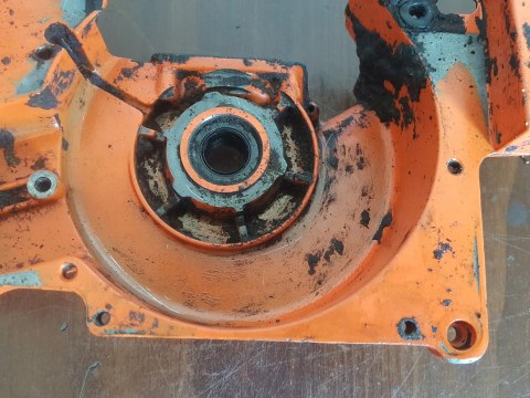 HUSQVARNA 281 XP KARTER POŁÓWKA OBUDOWA SILNIKA HUSQVARNA 281 XP KARTER POŁÓWKA OBUDOWA SILNIKA