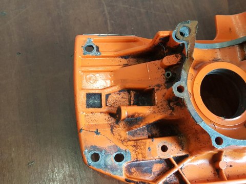HUSQVARNA 285 CD KARTER OBUDOWA SILNIKA POŁÓWKA HUSQVARNA 285 CD KARTER OBUDOWA SILNIKA POŁÓWKA