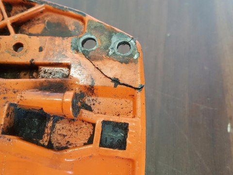 HUSQVARNA 285 CD KARTER OBUDOWA SILNIKA POŁÓWKA HUSQVARNA 285 CD KARTER OBUDOWA SILNIKA POŁÓWKA