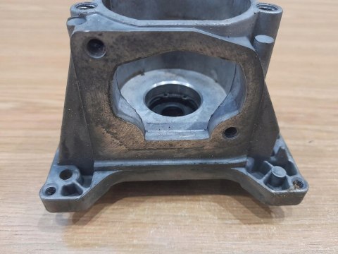 HUSQVARNA 26 LC KARTER OBUDOWA SILNIKA KORPUS HUSQVARNA 26 LC KARTER OBUDOWA SILNIKA KORPUS