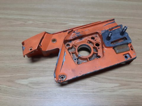 HUSQVARNA 266 SE KARTER OBUDOWA SILNIKA POŁÓWKA HUSQVARNA 266 SE KARTER OBUDOWA SILNIKA POŁÓWKA