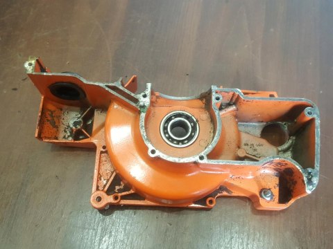 HUSQVARNA 281 KARTER OBUDOWA SILNIKA BLOK POŁÓWKA HUSQVARNA 281 KARTER OBUDOWA SILNIKA BLOK POŁÓWKA