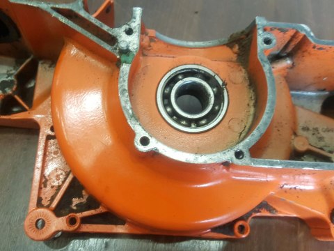 HUSQVARNA 281 KARTER OBUDOWA SILNIKA BLOK POŁÓWKA HUSQVARNA 281 KARTER OBUDOWA SILNIKA BLOK POŁÓWKA