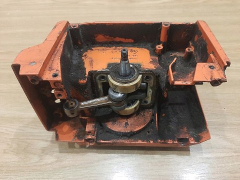 HUSQVARNA 240R KARTERY OBUDOWA WAŁ KORBOWY KPL HUSQVARNA 240R KARTERY OBUDOWA WAŁ KORBOWY KPL