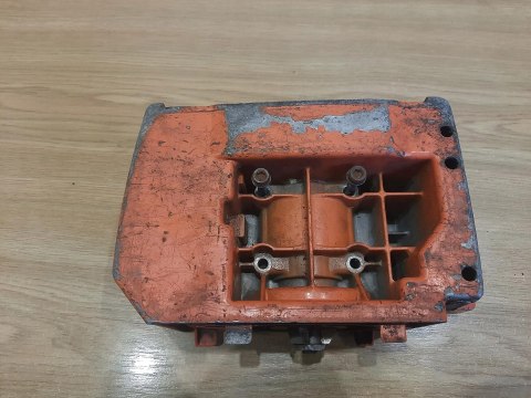 HUSQVARNA 240R KARTERY OBUDOWA WAŁ KORBOWY KPL HUSQVARNA 240R KARTERY OBUDOWA WAŁ KORBOWY KPL