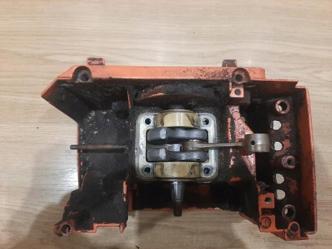 HUSQVARNA 240R KARTERY OBUDOWA WAŁ KORBOWY KPL HUSQVARNA 240R KARTERY OBUDOWA WAŁ KORBOWY KPL