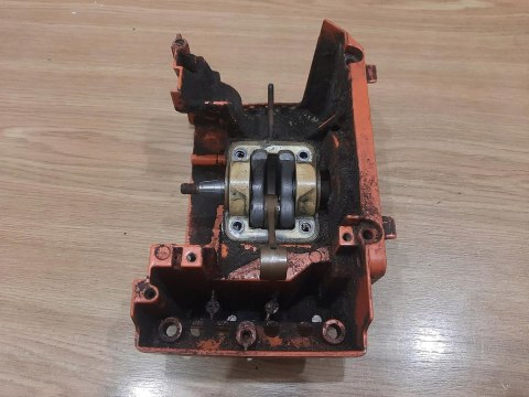 HUSQVARNA 240R KARTERY OBUDOWA WAŁ KORBOWY KPL HUSQVARNA 240R KARTERY OBUDOWA WAŁ KORBOWY KPL