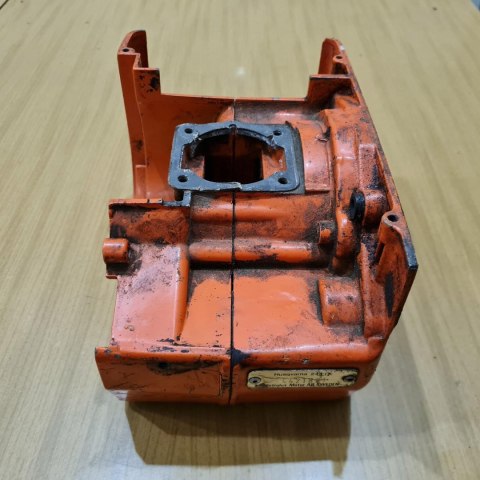 HUSQVARNA 244 RX KARTERY OBUDOWA SILNIKA KORPUS BLOK KPL HUSQVARNA 244 RX KARTERY OBUDOWA SILNIKA KORPUS BLOK KPL
