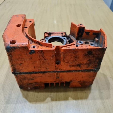 HUSQVARNA 244 RX KARTERY OBUDOWA SILNIKA KORPUS BLOK KPL HUSQVARNA 244 RX KARTERY OBUDOWA SILNIKA KORPUS BLOK KPL