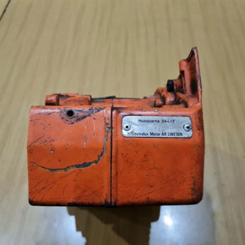 HUSQVARNA 244 RX KARTERY OBUDOWA SILNIKA KORPUS BLOK KPL HUSQVARNA 244 RX KARTERY OBUDOWA SILNIKA KORPUS BLOK KPL