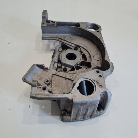 STEEL 5200 KARTER OBUDOWA SILNIKA KORPUS POŁÓWKA STEEL 5200 KARTER OBUDOWA SILNIKA KORPUS POŁÓWKA