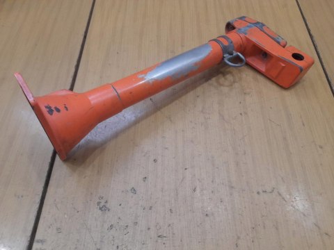 HUSQVARNA 140 R UCHWYT MOCOWANIE OBEJMA HUSQVARNA 140 R UCHWYT MOCOWANIE OBEJMA