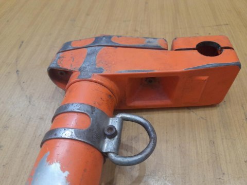 HUSQVARNA 140 R UCHWYT MOCOWANIE OBEJMA HUSQVARNA 140 R UCHWYT MOCOWANIE OBEJMA