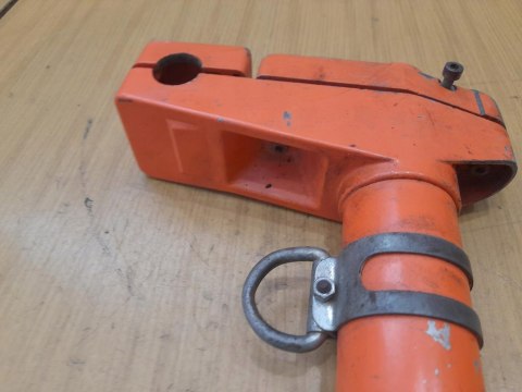 HUSQVARNA 140 R UCHWYT MOCOWANIE OBEJMA HUSQVARNA 140 R UCHWYT MOCOWANIE OBEJMA