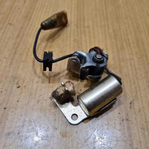 MITSUBISHI T50 PRZERYWACZ ZAPŁONU OPORNIK MITSUBISHI T50 PRZERYWACZ ZAPŁONU OPORNIK