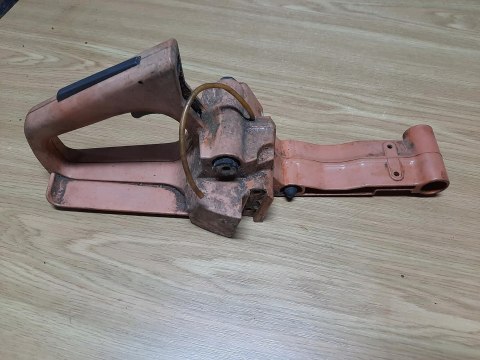 HUSQVARNA 137 142 RĄCZKA GAZU ZBIORNIK OBUDOWA HUSQVARNA 137 142 RĄCZKA GAZU ZBIORNIK OBUDOWA