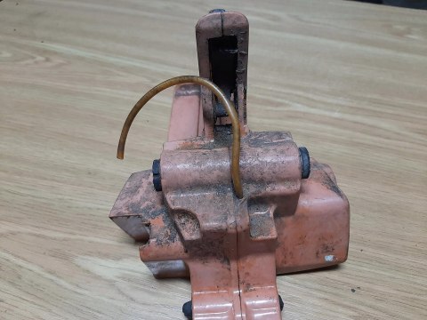 HUSQVARNA 137 142 RĄCZKA GAZU ZBIORNIK OBUDOWA HUSQVARNA 137 142 RĄCZKA GAZU ZBIORNIK OBUDOWA