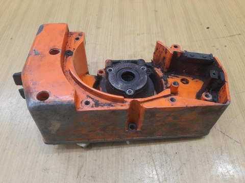 HUSQVARNA 140 R KARTER OBUDOWA SILNIKA KORPUS HUSQVARNA 140 R KARTER OBUDOWA SILNIKA KORPUS
