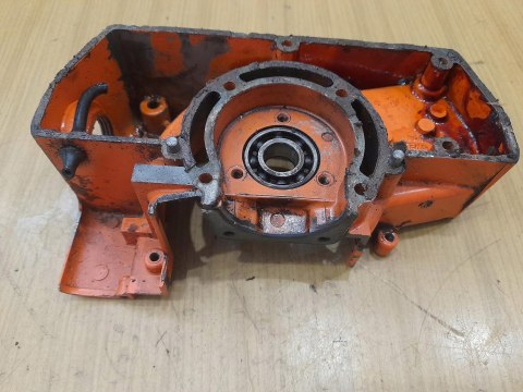 HUSQVARNA 140 R KARTER OBUDOWA SILNIKA KORPUS HUSQVARNA 140 R KARTER OBUDOWA SILNIKA KORPUS