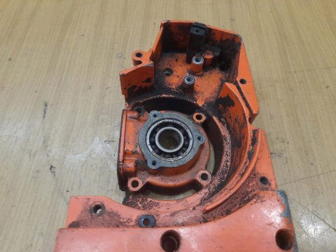 HUSQVARNA 140 R KARTER OBUDOWA SILNIKA KORPUS HUSQVARNA 140 R KARTER OBUDOWA SILNIKA KORPUS