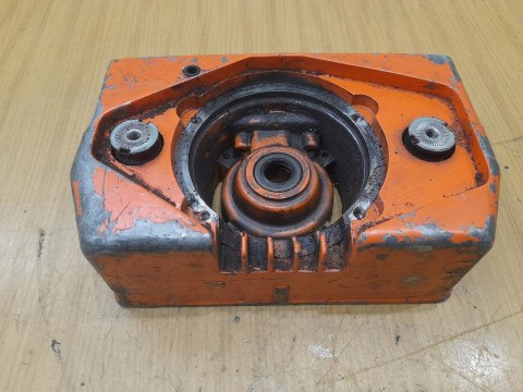 HUSQVARNA 140 R KARTER OBUDOWA SILNIKA KORPUS HUSQVARNA 140 R KARTER OBUDOWA SILNIKA KORPUS