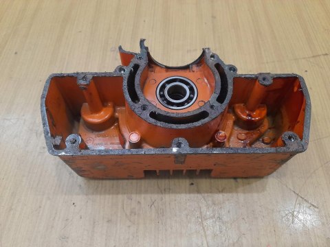 HUSQVARNA 140 R KARTER OBUDOWA SILNIKA KORPUS HUSQVARNA 140 R KARTER OBUDOWA SILNIKA KORPUS